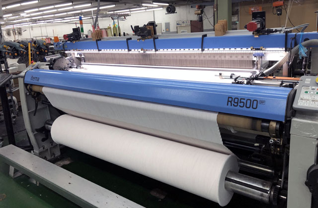 織機と生産ラインの様子